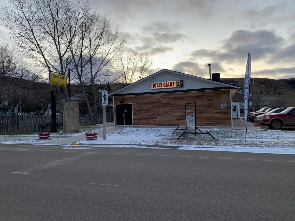 Jolly Giant Pub & Motel Willow Bunch Exterior photo